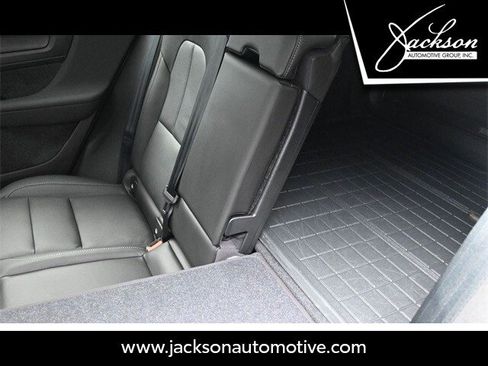 Used 2025 Volvo XC40 B5 Plus w/ Protection Package Premier image 24