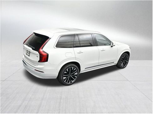 New 2026 Volvo XC90 T8 Ultra w/ Protection Package Premier AWD/4WD image 18
