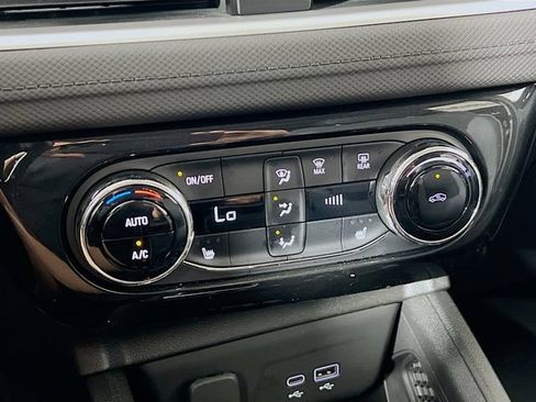 Used 2024 Chevrolet TrailBlazer LT w/ Convenience Package FWD image 19