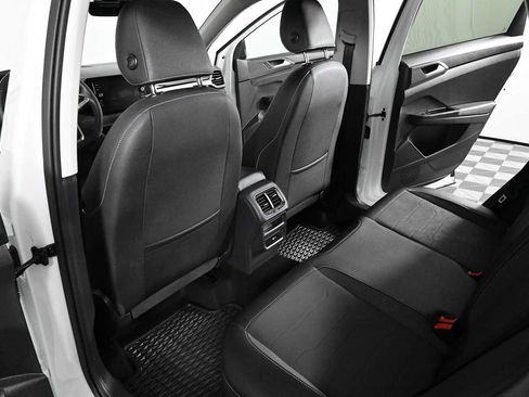 Certified 2025 Volkswagen Taos SE AWD/4WD image 13