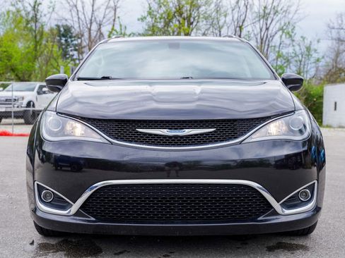 Used 2018 Chrysler Pacifica Touring-L Plus FWD image 11