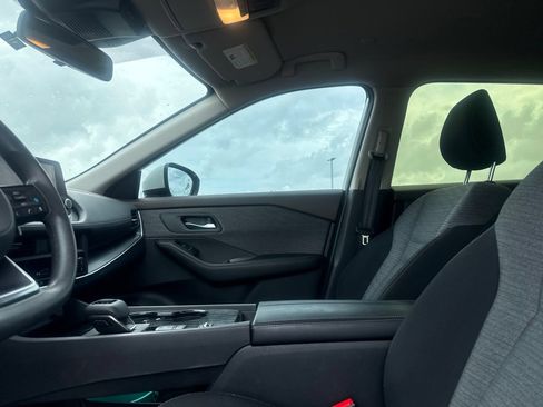 Used 2023 Nissan Rogue SV FWD image 33