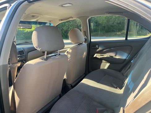 Used 2004 Nissan Sentra S w/ Road Trip Pkg FWD image 10