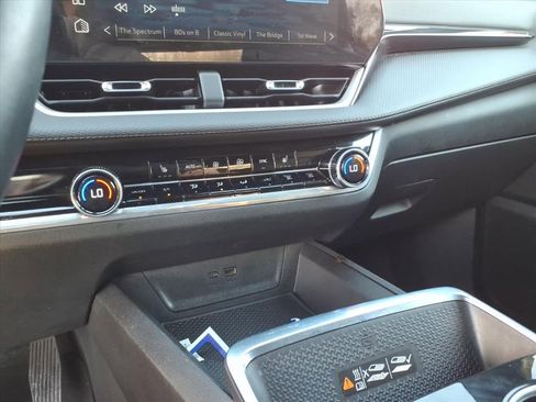 Used 2025 Chevrolet Equinox LT w/ Convenience Package II AWD/4WD image 18