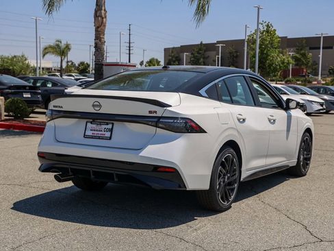 New 2026 Nissan Sentra SR FWD image 4