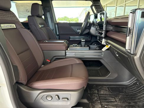 New 2026 GMC Hummer EV SUV w/ LPO, Dark Essentials Package AWD/4WD image 22