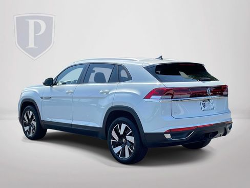 Used 2025 Volkswagen Atlas Cross Sport SE FWD image 6