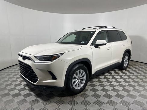Used 2024 Toyota Grand Highlander AWD image 16