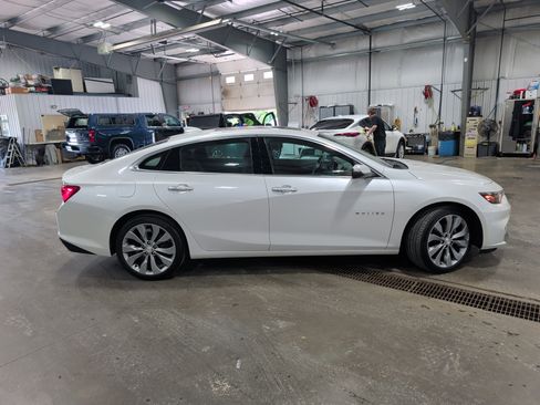 Used 2018 Chevrolet Malibu Premier w/ Premier Sun and Wheel Package FWD image 2