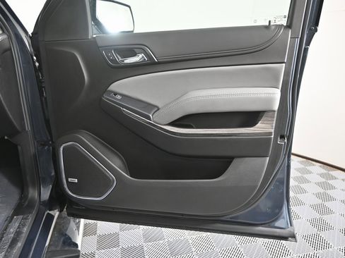 Used 2019 Chevrolet Tahoe LT w/ LT Signature Package image 12