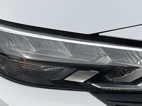 Used 2025 Nissan Sentra SR image 9