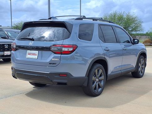 New 2026 Honda Pilot Sport image 4