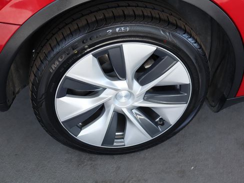 Used 2021 Tesla Model Y Long Range image 41