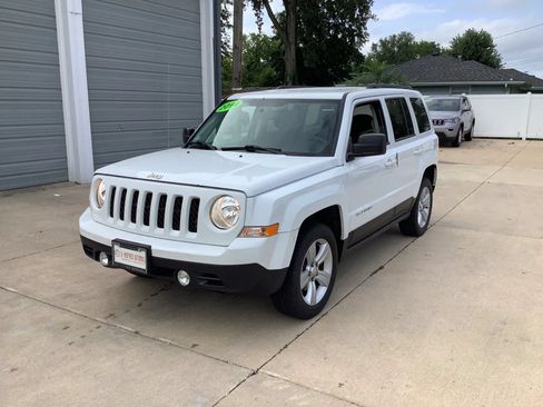 Used 2014 Jeep Patriot Latitude FWD image 4