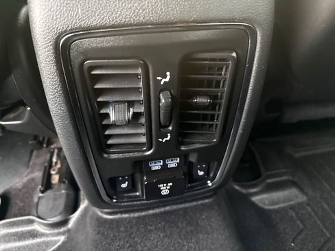 Used 2017 Jeep Grand Cherokee Limited AWD/4WD image 18