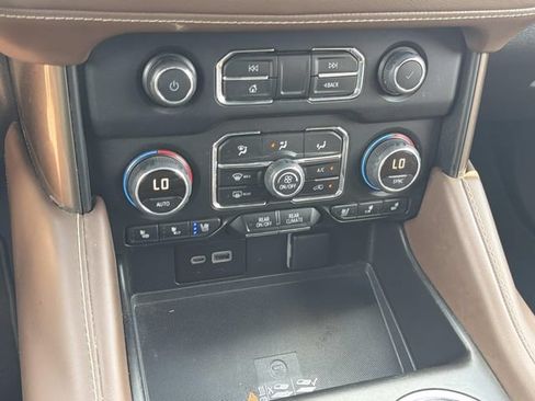 Used 2024 Chevrolet Suburban High Country w/ Premium Package 2 AWD/4WD image 34