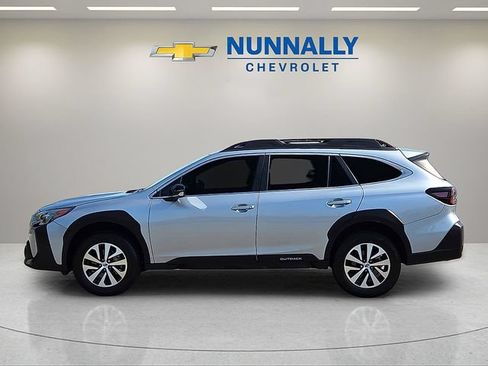 Used 2025 Subaru Outback Premium AWD/4WD image 2