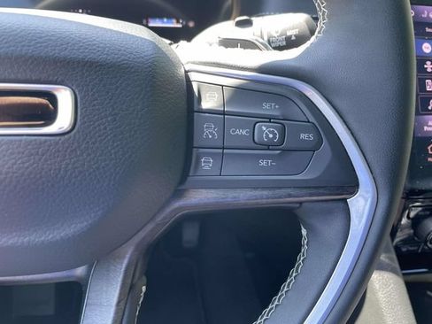 Certified 2025 Jeep Grand Cherokee Limited AWD/4WD image 26