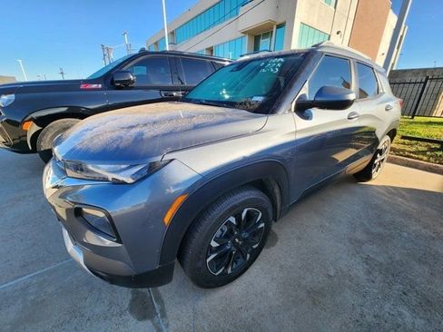 Used 2021 Chevrolet TrailBlazer LT w/ Convenience Package image 2