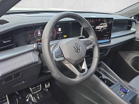 New 2026 Volkswagen Tiguan SE R-Line image 5