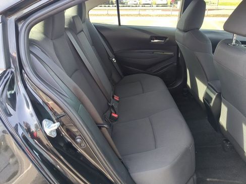 Used 2021 Toyota Corolla LE image 18
