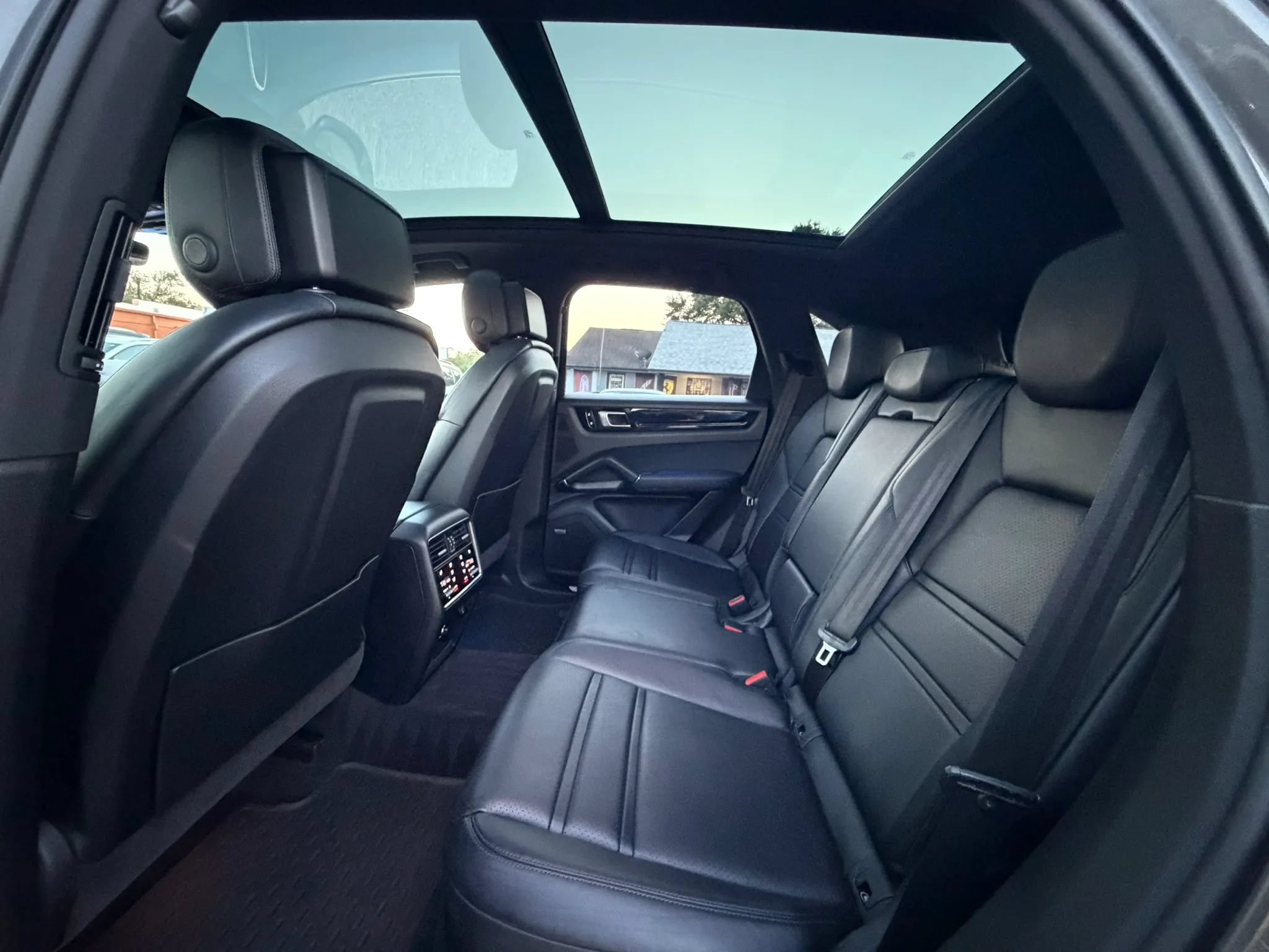 Used 2019 Porsche Cayenne S AWD/4WD image 28