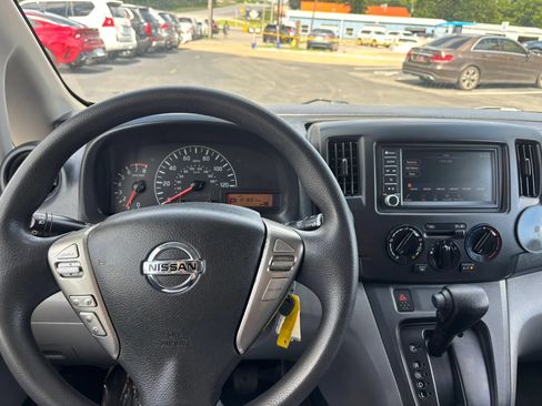 Used 2020 Nissan NV200 SV w/ Back Door Glass Package FWD image 2
