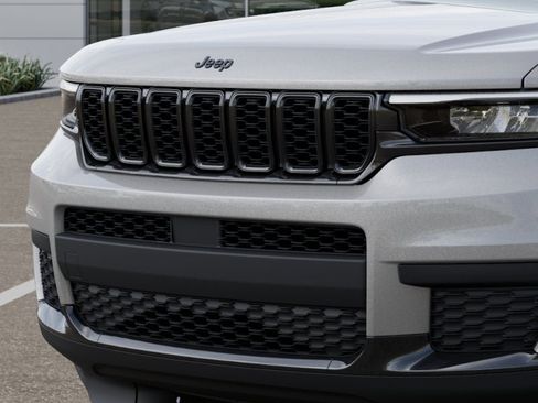 New 2025 Jeep Grand Cherokee L Altitude image 33