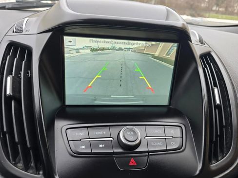 Used 2019 Ford Escape SE image 24