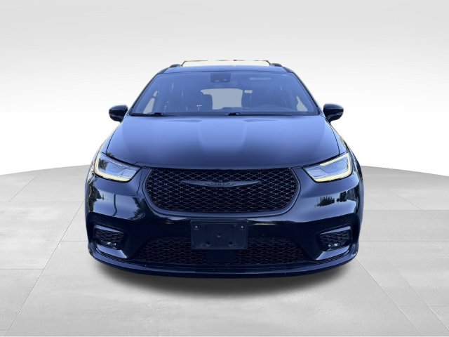 Used 2025 Chrysler Pacifica Limited FWD image 2