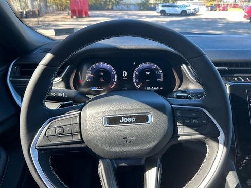 New 2025 Jeep Grand Cherokee L Altitude image 14
