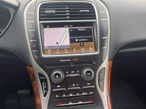 Used 2019 Lincoln Nautilus Select image 22