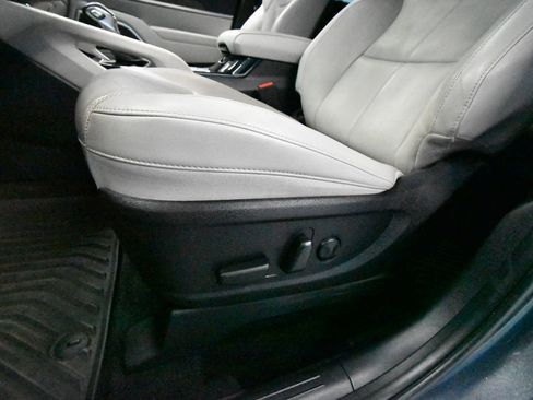 Used 2023 Kia Telluride EX w/ EX Captain's Chair Package image 6