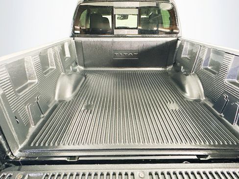 Used 2020 Nissan Titan SV w/ SV Convenience Package image 27