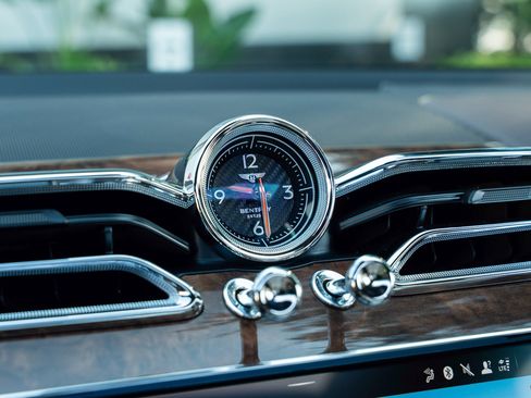 Certified 2025 Bentley Bentayga image 34