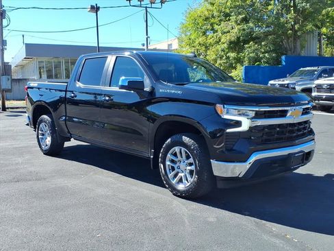 Used 2022 Chevrolet Silverado 1500 LT image 1
