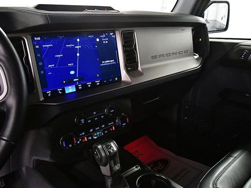 Used 2025 Ford Bronco Outer Banks image 21