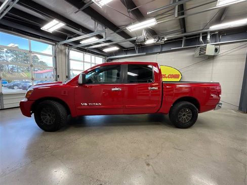Used 2006 Nissan Titan SE RWD image 2