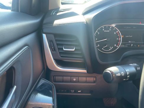 Used 2025 Nissan Rogue SV image 13