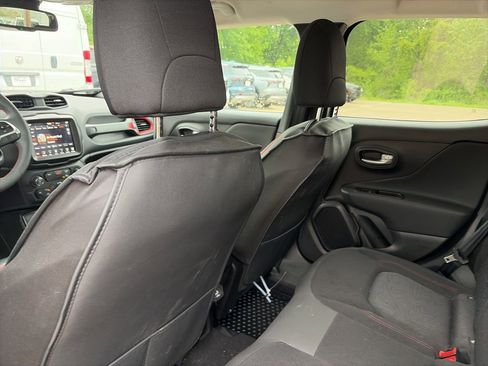 Used 2023 Jeep Renegade Trailhawk AWD/4WD image 11