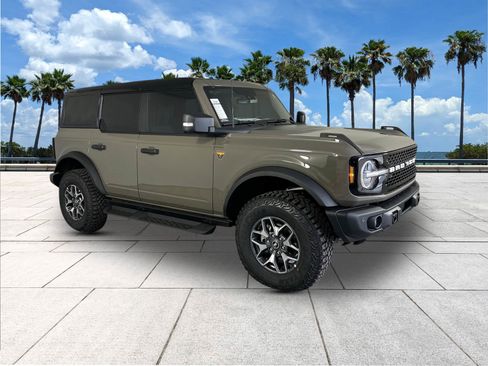 New 2025 Ford Bronco Badlands image 2