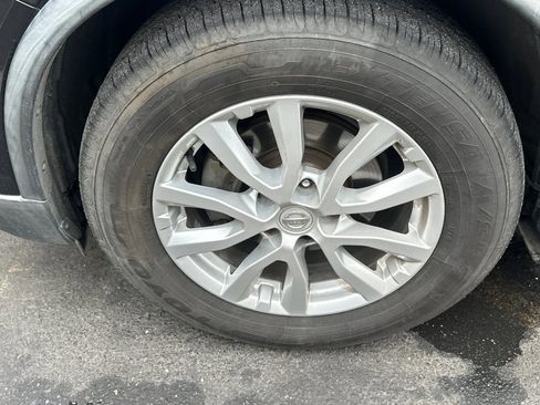 Used 2017 Nissan Rogue SV FWD image 4