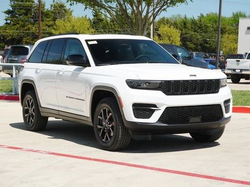 New 2025 Jeep Grand Cherokee Altitude image 5