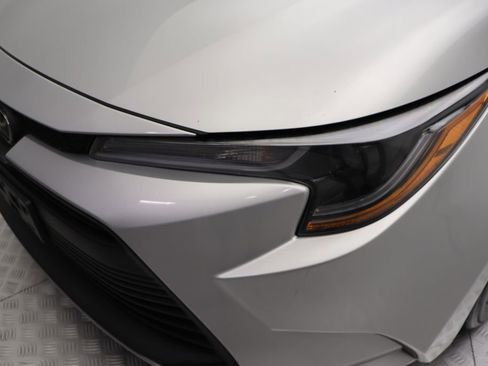 Used 2023 Toyota Corolla LE FWD image 3
