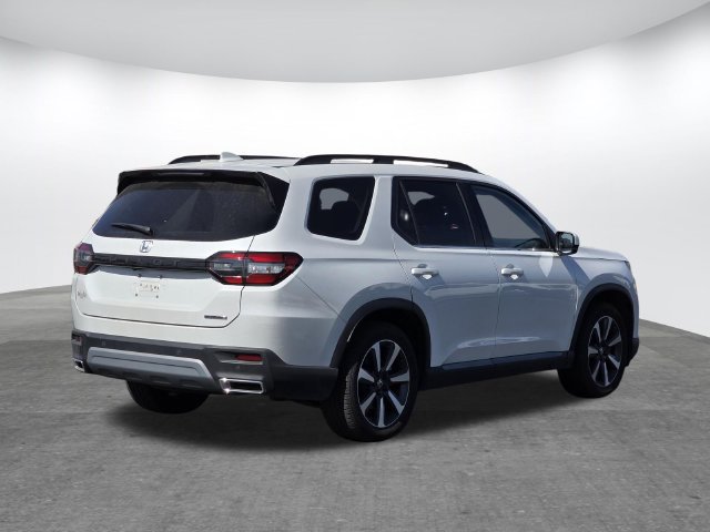 Used 2023 Honda Pilot Touring image 3