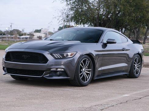 Used 2017 Ford Mustang GT image 6