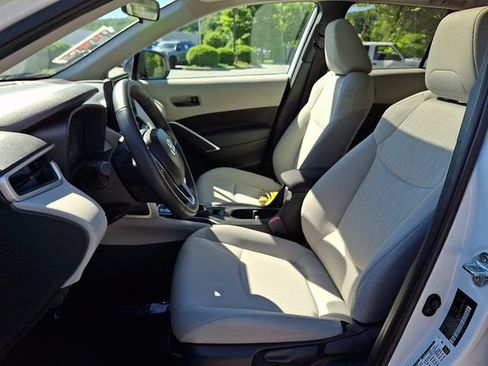 Certified 2025 Toyota Corolla Cross LE w/ Moonroof Package AWD/4WD image 13