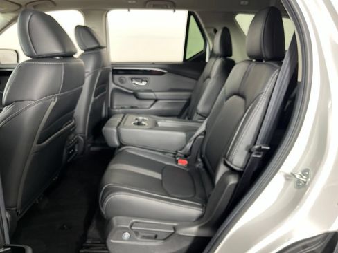 Certified 2025 Honda Pilot Touring image 24