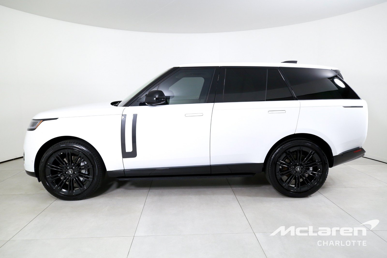 Used 2025 Land Rover Range Rover SE AWD/4WD image 5