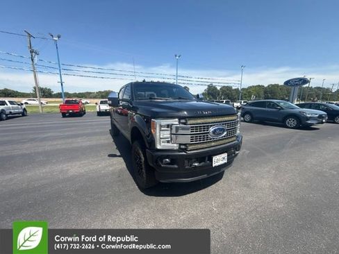 Used 2019 Ford F250 Platinum w/ Platinum Ultimate Package AWD/4WD image 2